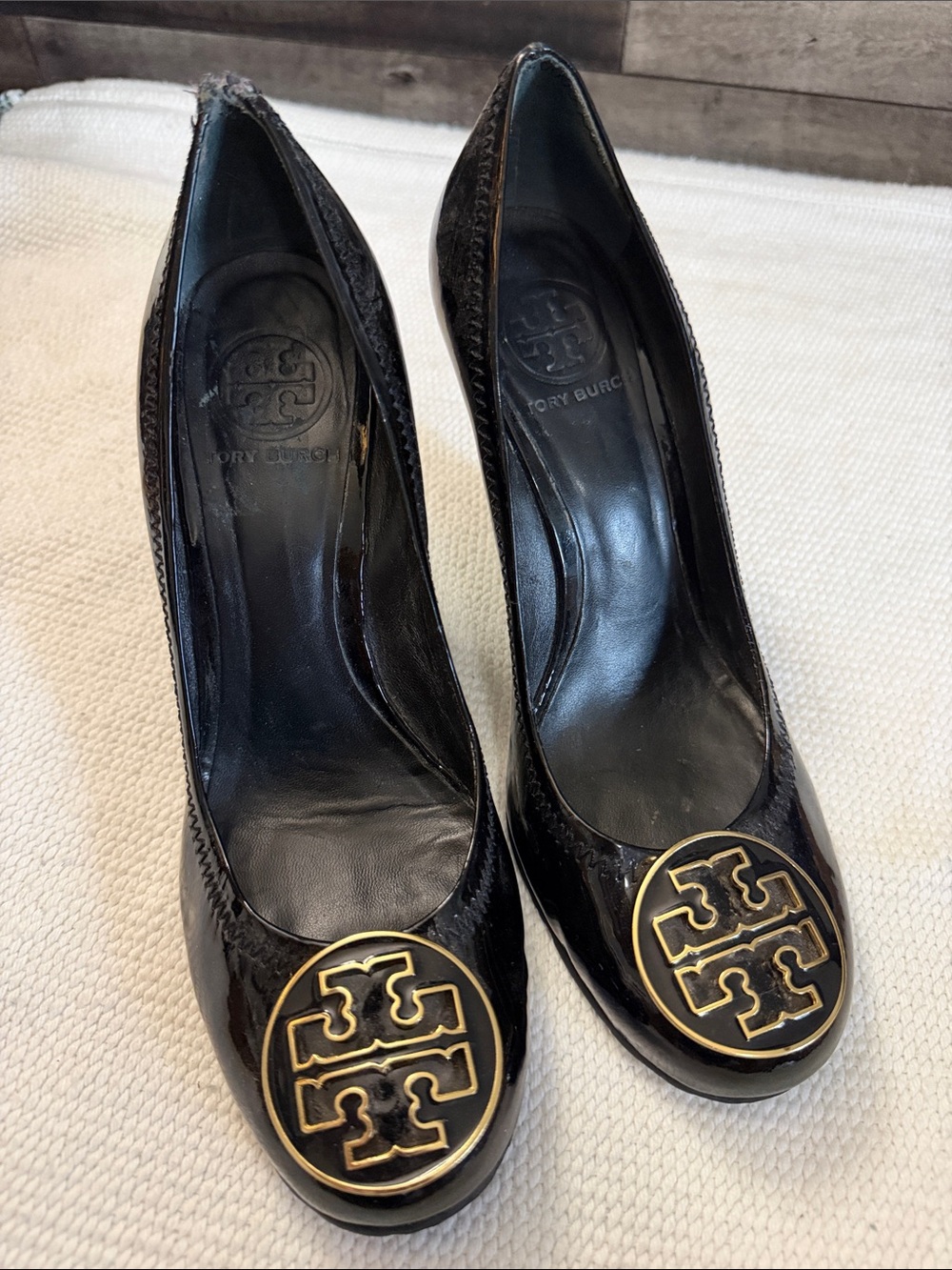 Tory Burch Black Patent Leather Round-Logo Pumps